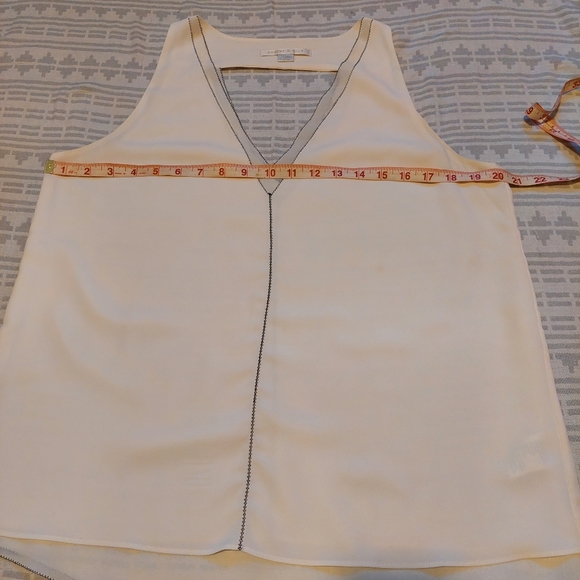 Cooper & Ella V neck underlay tank - Picture 5 of 9